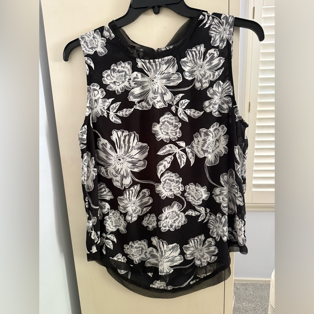 Who What Wear Black and White Sleeveless Blouse